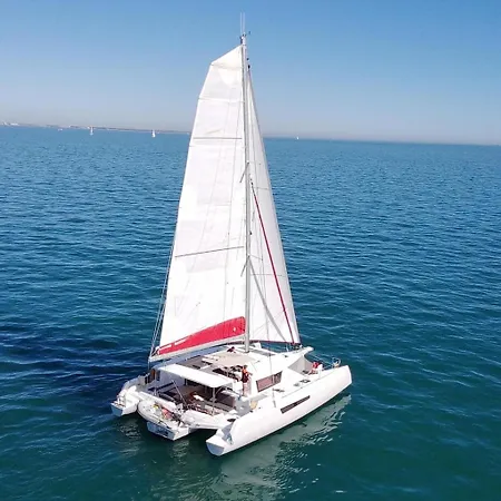 Bateau-hôtel Croisiere Privee Sur Le Trimaran Trikala