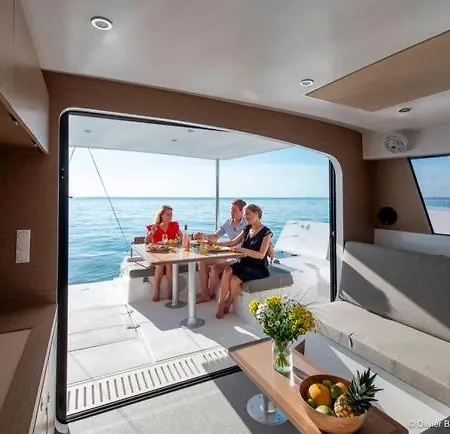 Croisiere Privee Sur Le Trimaran Trikala Bateau-hôtel La Grande Motte