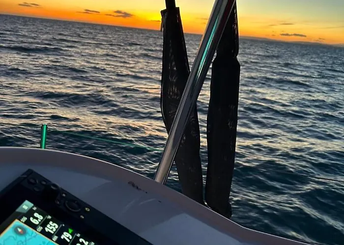 Croisiere Privee Sur Le Trimaran Trikala *